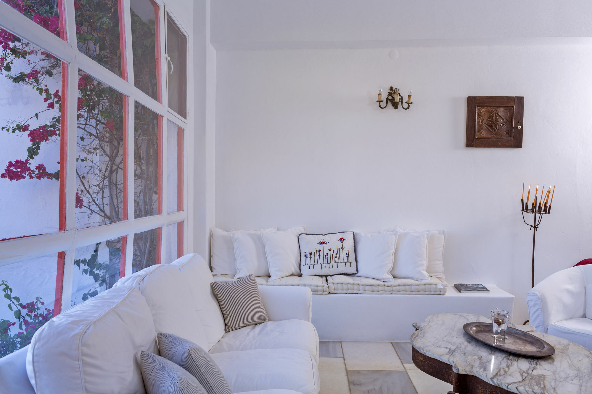 Rhenia Otel Tourlos