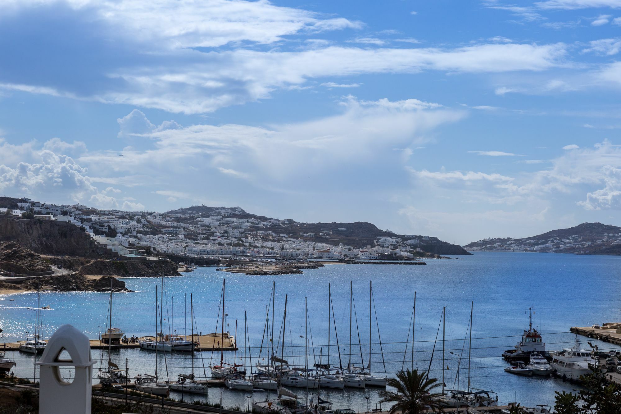 Rhenia Otel Tourlos